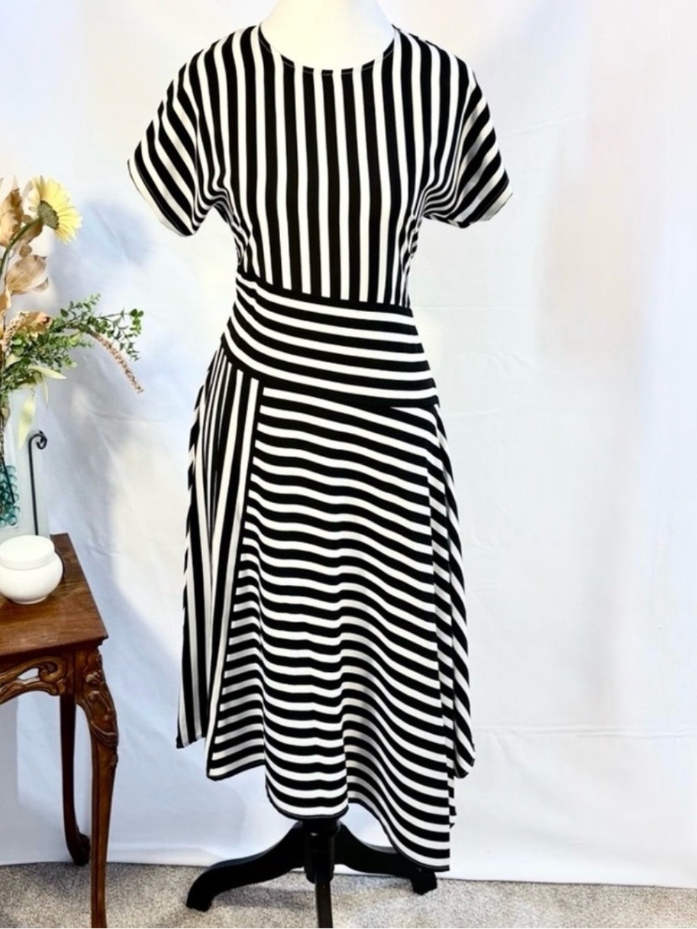 💥Karl Lagerfeld Paris Black White Striped Asymmetrical Midi Dress Sz 4💛 - Picture 10 of 10